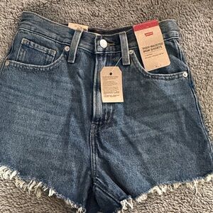 NWT Levi's High-Waisted Mom Shorts Frayed Denim - Dark Blue
